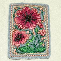 My project for course: Embroidery Techniques for Floral Patterns on Felt . Un progetto di Design di accessori, Artigianato, Pattern design, Illustrazione botanica e Textile Design di margheritina - 28.05.2023