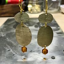 Mi proyecto del curso: Diseño y creación de joyas en latón desde cero. Un projet de Création d'accessoires, Artisanat, Design de bijoux , et DIY de Olga Santacruz Plana - 28.05.2023