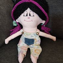 Mi proyecto del curso: Muñecos de tela: diseño, costura y creación de contenido. Un projet de Artisanat, Conception de jouets, Réseaux sociaux, Photographie smartphone, Photographie de produits, Couture, Photographie pour Instagram , et Confection de patrons et vêtements de Cristina - 29.05.2023