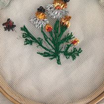 Mi proyecto del curso: Bordado freestyle sobre tul para principiantes. Accessor, Design, Embroider, Botanical Illustration, and Textile Design project by Ilse Vasquez - 06.03.2023