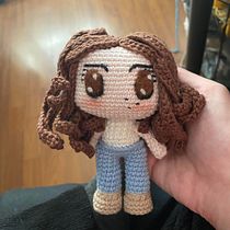 Mon projet du cours : Amigurumis : représentez des personnes au crochet. Arts, Crafts, To, Design, Fiber Arts, Crochet, Amigurumi, and Textile Design project by Anaïs Marie - 06.05.2023