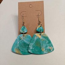 Polymer Clay Earrings: Make Marbled Accessories. Un projet de Création d'accessoires, Artisanat, Design de bijoux, St, lisme , et DIY de Mary Hoffmann - 06.06.2023
