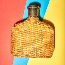 John Varvatos Artisan: Iniciación a la fotografía creativa de producto. Photograph, Product Photograph, Photographic Lighting, and Digital Photograph project by Sebastián Bakero - 06.07.2023