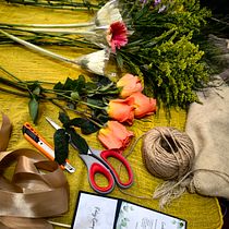 Mi proyecto del curso: Diseño de arreglos con flores de temporada. Design de interiores, Paisagismo, Decoração de interiores, DIY, e Design floral e vegetal projeto de Eunice Pineda - 08.06.2023