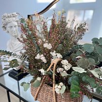 My project for course: Design and Creation of Floral Compositions. Un progetto di Interior design, Paesaggismo, Interior Design, DIY e Design floreale e vegetale di cristabelvazquez - 07.06.2023