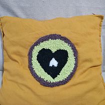 Mi proyecto del curso: Mi primer 🤗 Bordado XL con aguja mágica. Bordado, Decoração de interiores, Punch needle, e Design têxtil projeto de Luna - 11.06.2023