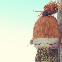 Coco soñadora. Mi proyecto del curso: Muñecos de tela: diseño, costura y creación de contenido. Un projet de Artisanat, Conception de jouets, Réseaux sociaux, Photographie smartphone, Photographie de produits, Couture, Photographie pour Instagram , et Confection de patrons et vêtements de qui_m_cus - 25.08.2023