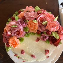 My project for course: Decorative Buttercream Flowers for Cake Design. Design, and DIY project by Charmian Christie - 06.24.2023