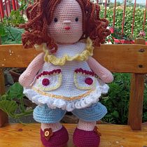 Bambola  Ein Projekt aus dem Bereich H, werk, Spielzeugdesign, Weben, Crochet, Amigurumi und Textildesign von Maria Villani - 25.06.2023