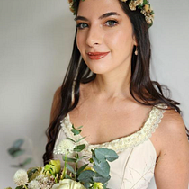Mi proyecto del curso: Tocado floral: crea tu complemento de flores. Accessor, Design, Fashion Design, DIY, Floral, and Plant Design project by María Ceballos y Spina - 06.28.2023