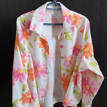 Camicia a fiori con tessuto di riciclo in cotone Ein Projekt aus dem Bereich Modedesign, Nähen und DIY von byebye - 25.06.2023