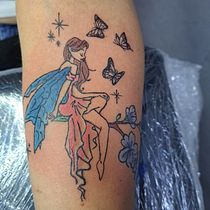 Mein Abschlussprojekt für den Kurs: Tattoos kolorieren: Farbe beim Tätowieren. Un progetto di Illustrazione tradizionale, Disegno, Illustrazione digitale, Design di tatuaggi e Disegno digitale di Yessenia andrea Vargas Orellana - 01.07.2023
