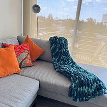 Mi proyecto del curso: Tejido XXL: El arte de tejer en gran formato. Een project van Ontwerp van accessoires,  Modeontwerp, Textiel, DIY y Breien van Joyce Vega - 12.06.2023