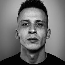 Mój projekt z kursu: Profesjonalne techniki oświetleniowe w fotografii studyjnej. Photograph, Portrait Photograph, Photographic Lighting, Studio Photograph, and Digital Photograph project by Krystian Maciejewski - 07.05.2023
