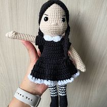 Meu projeto do curso: Amigurumi: design de roupa, cabelo e acessórios. Un proyecto de Artesanía, Diseño de juguetes, Tejido, Crochet, Amigurumi y Diseño textil de Thaís Machado - 30.06.2023