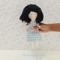Mi proyecto del curso: Muñecos de tela: diseño, costura y creación de contenido. Un projet de Artisanat, Conception de jouets, Réseaux sociaux, Photographie smartphone, Photographie de produits, Couture, Photographie pour Instagram , et Confection de patrons et vêtements de piliperaza - 06.07.2023