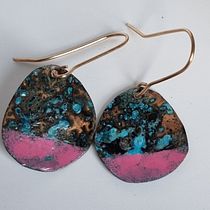 Il mio progetto del corso: Gioielli in metallo dipinti a mano con patine e pigmenti . Accessor, Design, Arts, Crafts, Jewelr, Design, Fashion Design, DIY, and Decorative Painting project by enrica - 07.06.2023