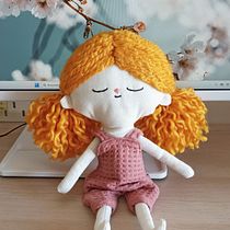 Mi proyecto del curso: Muñecos de tela: diseño, costura y creación de contenido. Un projet de Artisanat, Conception de jouets, Réseaux sociaux, Photographie smartphone, Photographie de produits, Couture, Photographie pour Instagram , et Confection de patrons et vêtements de Pilar Rodríguez - 10.07.2023