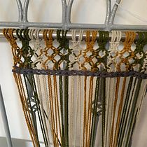 Mi proyecto del curso: Cortina Macramé de colores. Projekt z dziedziny Projektowanie dodatków, Projektowanie wnętrz,  Dekoracja wnętrz,  Tkactwo, Makrama, Wzornictwo tekst, liów i Design użytkownika Jimmy De La Rosa De La Cruz - 07.07.2023