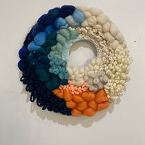 My project for course: Circular Weaving for Colorful Wall Decor. Artesanato, Design de interiores, Pattern Design, Tecido, Tecelagem, e Design têxtil projeto de suelee2001 - 12.07.2023