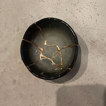 My project for course: Introduction to Kintsugi: Repair Your Pottery with Gold. Arts, Crafts, Fine Arts, Ceramics, and DIY project by katrin.krieger1 - 07.12.2023