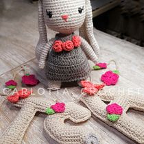 Mi proyecto del curso: Amigurumis: personas tejidas a crochet. Arts, Crafts, To, Design, Fiber Arts, Crochet, Amigurumi, and Textile Design project by Carla Miranda - 07.14.2023