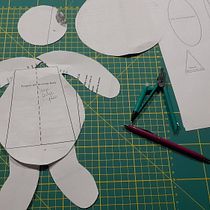 Mi proyecto del curso: Diseño y  confección de peluches. Design de personagens, Artesanato, Design de brinquedos, Costura, e Modelagem e confecção projeto de detalles.riobueno - 17.07.2023