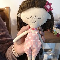 Mi proyecto del curso: Muñecos de tela: diseño, costura y creación de contenido. Un projet de Artisanat, Conception de jouets, Réseaux sociaux, Photographie smartphone, Photographie de produits, Couture, Photographie pour Instagram , et Confection de patrons et vêtements de Marcelina Sandoval - 18.07.2023