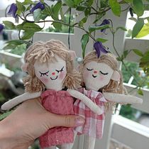 Mój projekt z kursu: Lalki szmaciane: projektowanie i szycie oraz tworzenie treści. Un projet de Artisanat, Conception de jouets, Réseaux sociaux, Photographie smartphone, Photographie de produits, Photographie pour Instagram, Confection de patrons et vêtements , et Couture de Marta Stafij - 19.07.2023