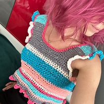 Mój projekt z kursu: Ubrania wykonane szydełkiem o różnych wzorach i kolorach. Un progetto di Fashion design, Fiber Art, Uncinetto e Textile Design di Marlena Zduńczuk - 20.07.2023
