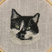 My project for course: Realistic Miniature Animal Embroidery. Jewelr, Design, Embroider, and Textile Design project by igfaria - 07.22.2023