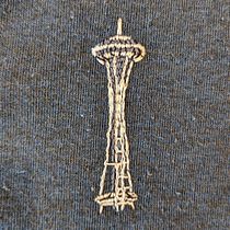 Course Project: Upcycling with Embroidery. Fashion Design, Embroider, Sewing, DIY, Upc, cling, and Textile Design project by Jessica Roberto - 06.21.2023