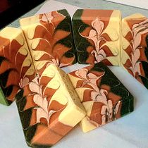 Mi proyecto del curso: Técnicas decorativas y diseño de jabones en frío. Un proyecto de Artesanía y DIY de Cubana Suiza - 25.07.2023