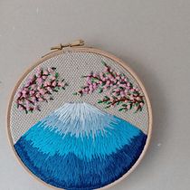 Meu projeto do curso: Upcycling com bordado. Fashion Design, Embroider, Sewing, DIY, Upc, cling, and Textile Design project by Vera Lúcia Ferreira Santos - 07.29.2023