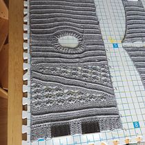My sweater on the blocking board. Fashion Design, Fiber Arts, DIY, and Textile Design project by anna_alarcon - 07.31.2023