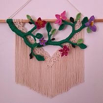 Meu projeto do curso: Macramê 3D: crie uma tapeçaria botânica. Un proyecto de Artesanía, Interiorismo, Tejido, Macramé y Diseño textil de Ermelindo Lopes - 01.08.2023