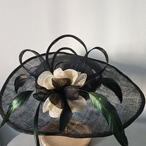 Mi proyecto del curso: Diseño y confección de sombreros de principio a fin. Un progetto di Design di accessori, Fashion design e Cucito di belenhcor - 02.08.2023