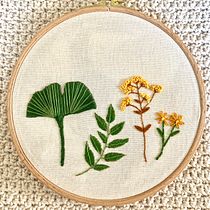 Meu projeto do curso: Bordado de padrões botânicos para roupas Ein Projekt aus dem Bereich H, werk, Musterdesign, Stickerei, Weben, Botanische Illustration, Upc, cling und Textildesign von Adriana Strapasson - 02.08.2023