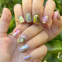 Mi proyecto del curso: Introducción al nail art Ein Projekt aus dem Bereich Design, Traditionelle Illustration, Malerei, Musterdesign und Dekoratives Malen von Annie Matamoros - 04.08.2023
