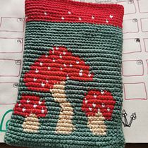Mi proyecto del curso: Tapestry: técnica de crochet para dibujar con hilos. Accessor, Design, Pattern Design, Fiber Arts, DIY, Crochet, and Textile Design project by Pau Linísima - 08.07.2023