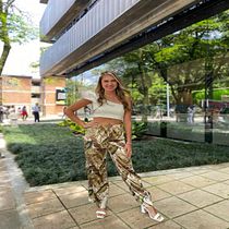 Mi proyecto del curso: Patronaje: crea pantalones de vestir clásicos a medida. Un projet de Artisanat, St, lisme, Couture , et Confection de patrons et vêtements de Adelaida Maldonado - 19.07.2023