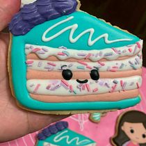 Mi proyecto del curso: Decoración de galletas con royal icing para principiantes. Design, Painting, and DIY project by Bernnys Garcia - 08.08.2023