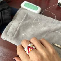 Mi proyecto del curso: Diseño de accesorios con cuentas: teje patrones elegantes. Un progetto di Design di accessori, Artigianato, Design di gioielli e Fiber Art di MARIANA GARCIA MALDONADO - 08.08.2023