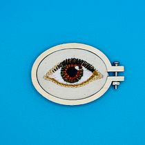 Bordado en miniatura @silviapeligro. Embroider, and Textile Design project by Valeria Ramirez - 08.13.2023