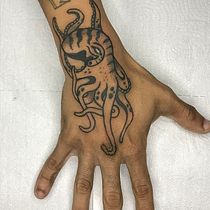 Meu projeto do curso: Ilustração de tatuagens blackwork do zero. Un projet de Illustration traditionnelle, Dessin, Illustration numérique, Conception de tatouage , et Dessin numérique de Lucas Alves - 13.08.2023