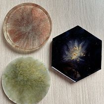 Mi proyecto del curso: Técnicas decorativas y color aplicado a la resina. Un projet de Création d'accessoires, Artisanat, Design, Fabrication de mobilier, Design d'intérieur, Conception de produits, DIY , et Théorie des couleurs de paola_villamarin1 - 14.07.2023