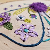 Embroidery on Wood: Art Inspired by Nature. Un proyecto de Bordado, Carpintería y Diseño textil de rachel_m_21 - 15.08.2023