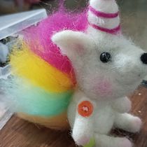 Mi proyecto del curso: felting: creación de personajes con lana y aguja. Artesanato, Design de brinquedos, Feltragem com agulha, e Design têxtil projeto de Silvia García - 15.08.2023