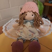Mi proyecto del curso: Elaboración de muñecas amigurumi románticas. Un proyecto de Artesanía, Diseño de juguetes, Tejido, Crochet y Diseño textil de Cheryl Ugarte Vera - 15.08.2023