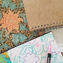 Mein Abschlussprojekt für den Kurs: Botanische Muster im Skizzenbuch. Ilustração tradicional, Pattern Design, Ilustração botânica, e Sketchbook projeto de Mila Pairan - 16.08.2023